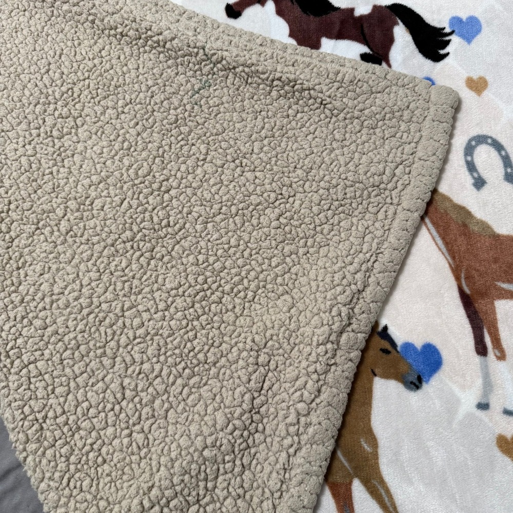 Horse Print Sherpa Lined Throw Blanket Blue Gold Hearts Horseshoe Fleece 46x62 - Picture 2 of 6